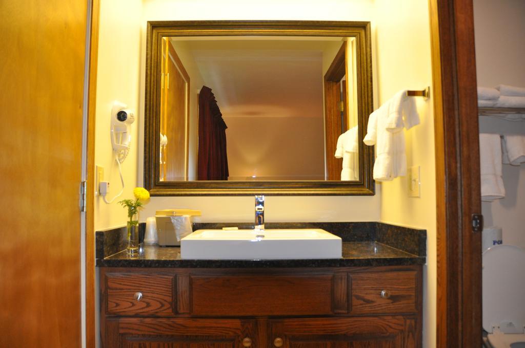 Shepherd Mountain Inn & Suites Pilot Knob Habitación foto